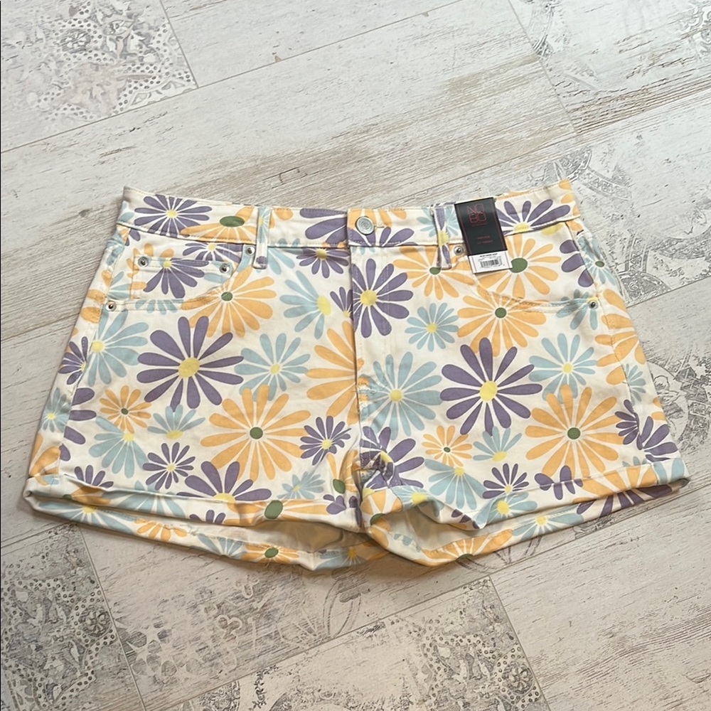 NWT No Boundaries High Rise Juniors Shorts Floral Print Size 15